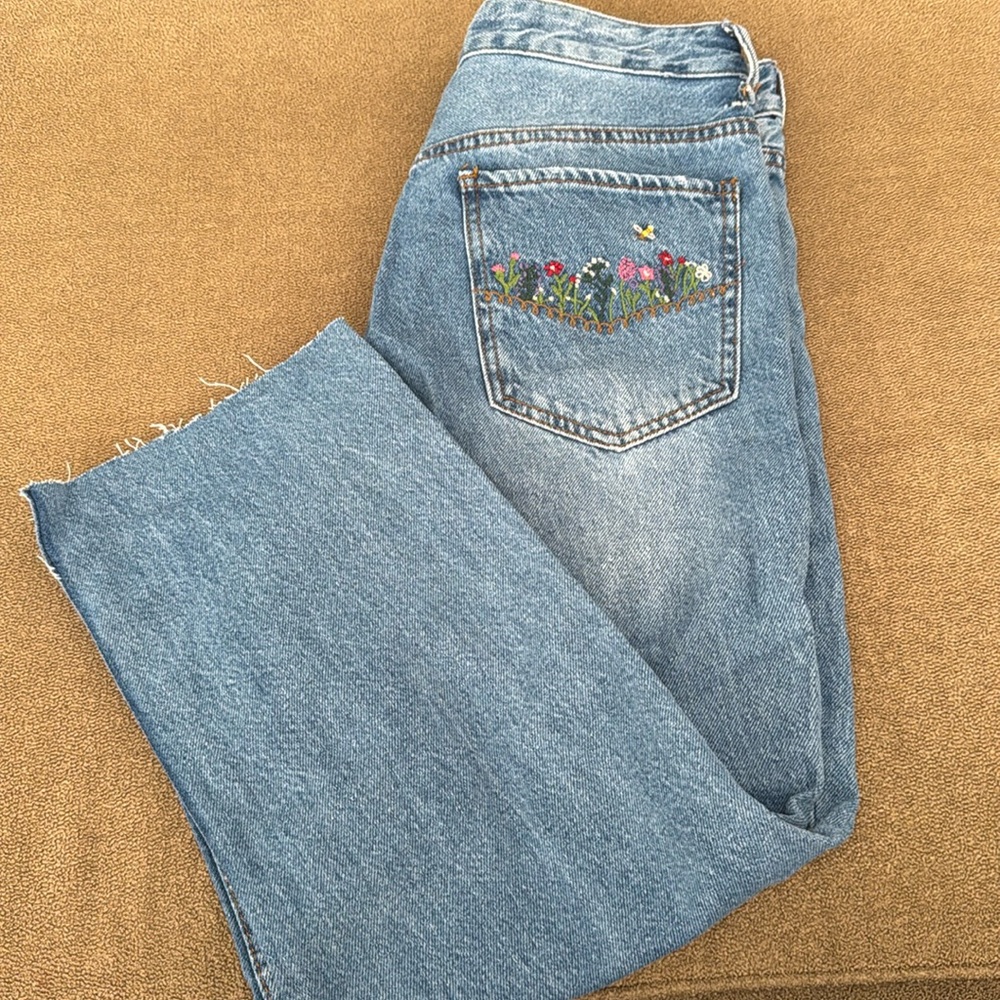 SONG Mom Jeans Embroidered Timeless Fit High Rise Size 9/29 cropped (TD)